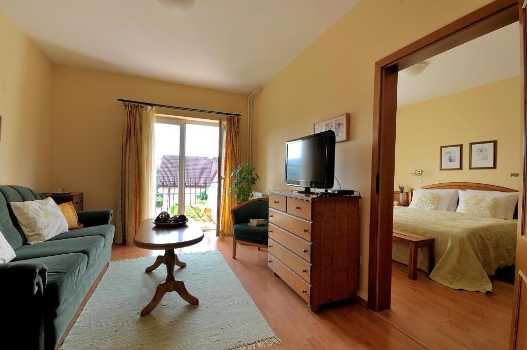 Penzion Tematin Piest'any Habitación foto